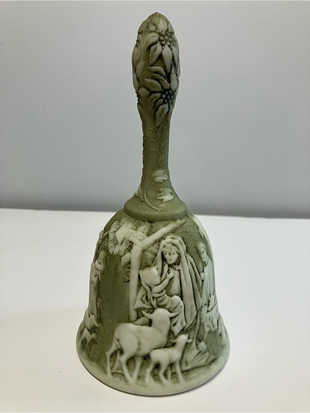 Fenton Nativity Christmas Bell Green Satin Custard Glass Vintage 1980 S. Kirby